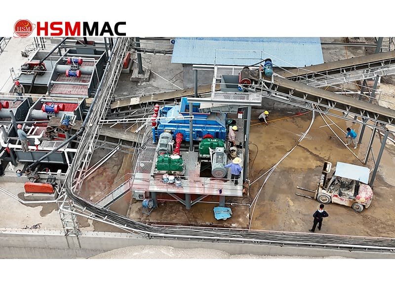 Working site of the double-roller sand making machine Working site of the double-roller sand making machine