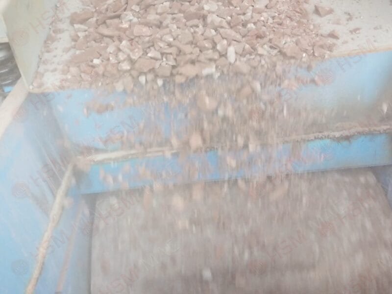 Double roll crusher feeding
