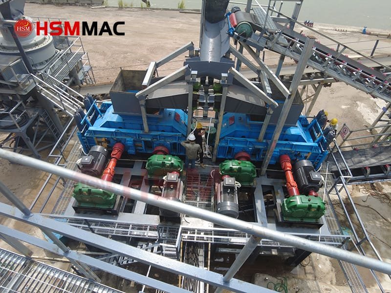 Double-roll Crusher in a Sand Production Line Double-roll Crusher in a Sand Production Line