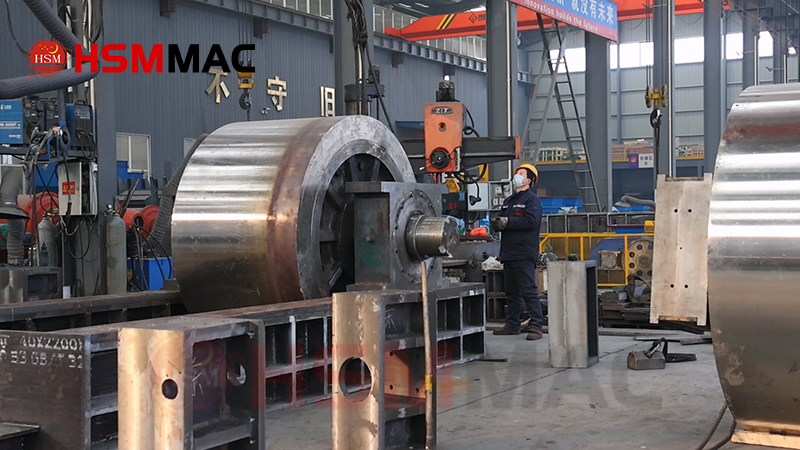 Replacing the Roll Covers on a Double-Roll Crusher Replacing the Roll Covers on a Double-Roll Crusher