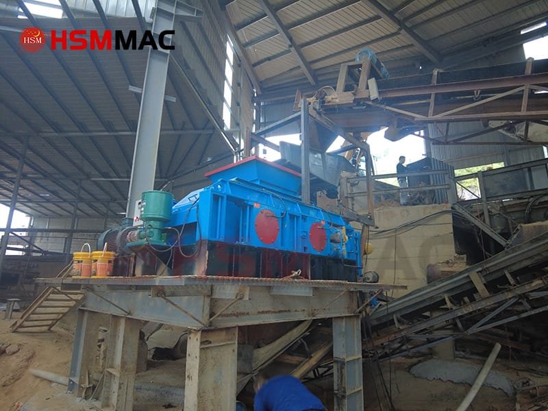 HSM Double Roll Crusher Operating in an Industrial Ore Beneficiation Plant